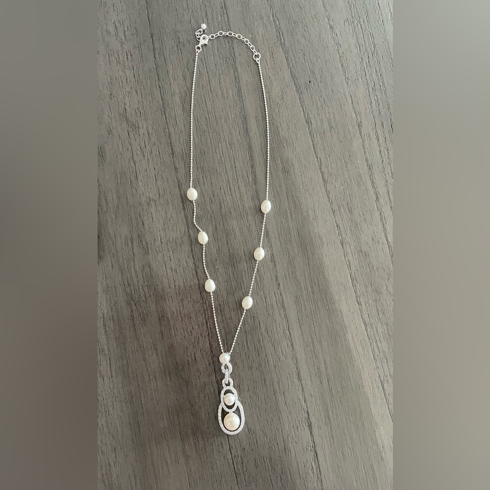 Women’s silver & pearl necklace